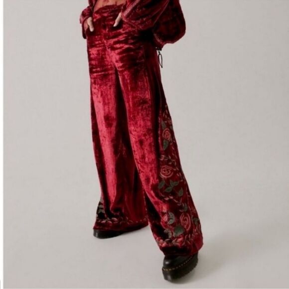 Free People Pants - Anna Sui X Free People Rose Velvet Pants
Size 0